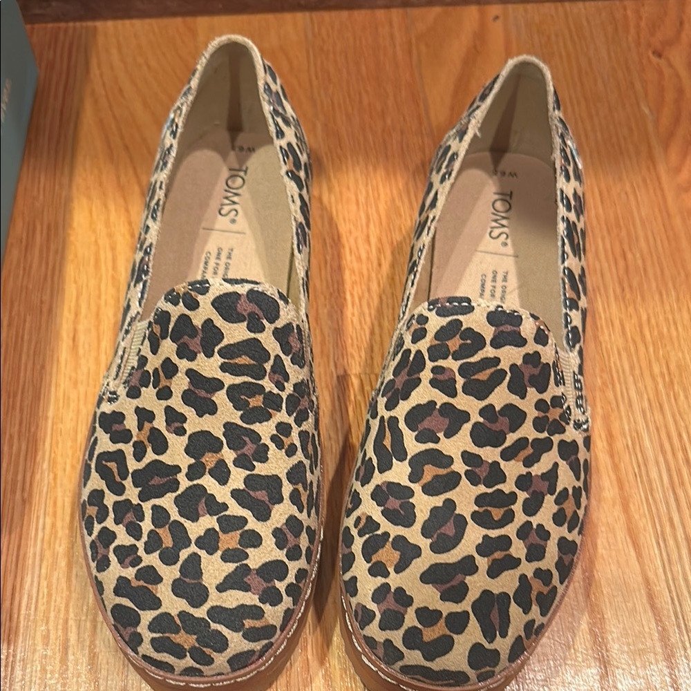 Toms Brown and Black Flats Slip-On Loafers - Picture 2 of 3